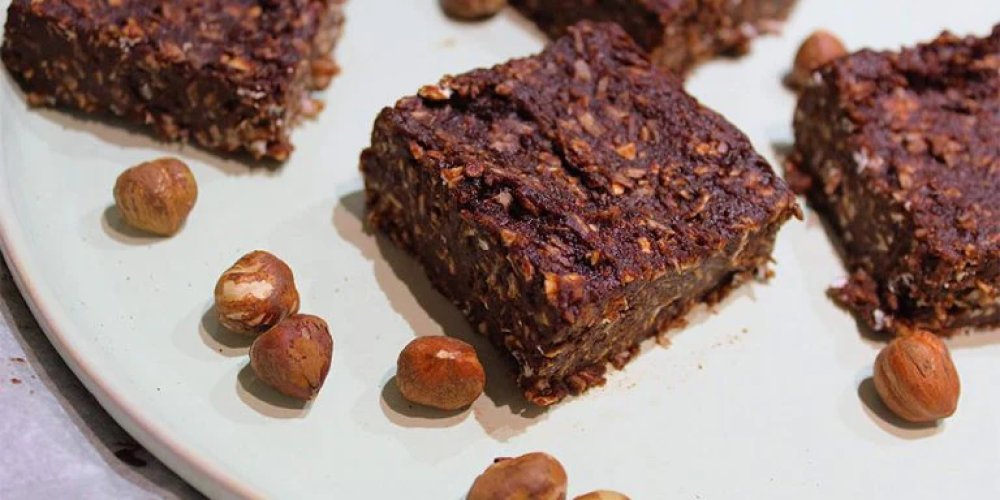 Raw hasselnøddebrownie