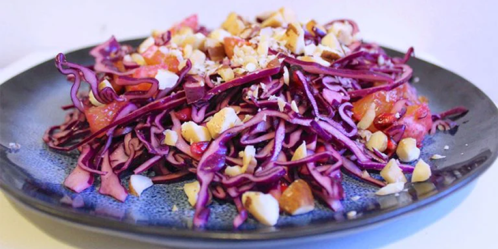 Billede af Rødkålsalat med granatæble og appelsin