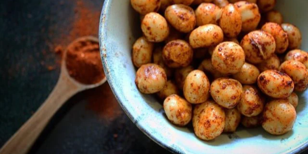 Ristede macadamianødder med paprika